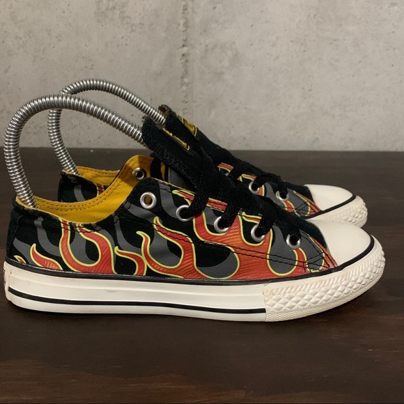 Converse Chuck Taylor’s Kids Lowtop Flames Sz 2 - Picture 1 of 6